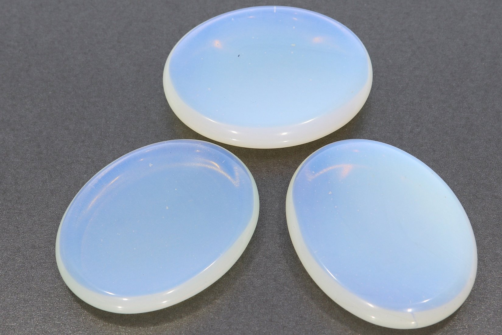 Opal glas oval - Daumenstein Augenstein Handschmeichler 45x35mm - DS103