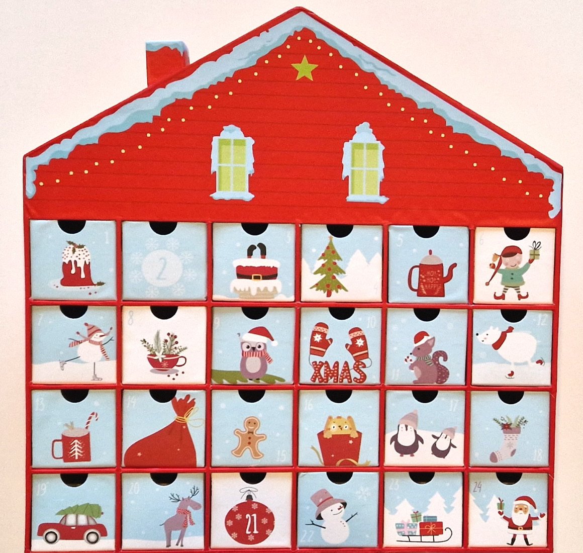 Adventskalender Haus gefüllt mit Edelsteinen & Schatzkiste Sammelbuch und Sticker AK050