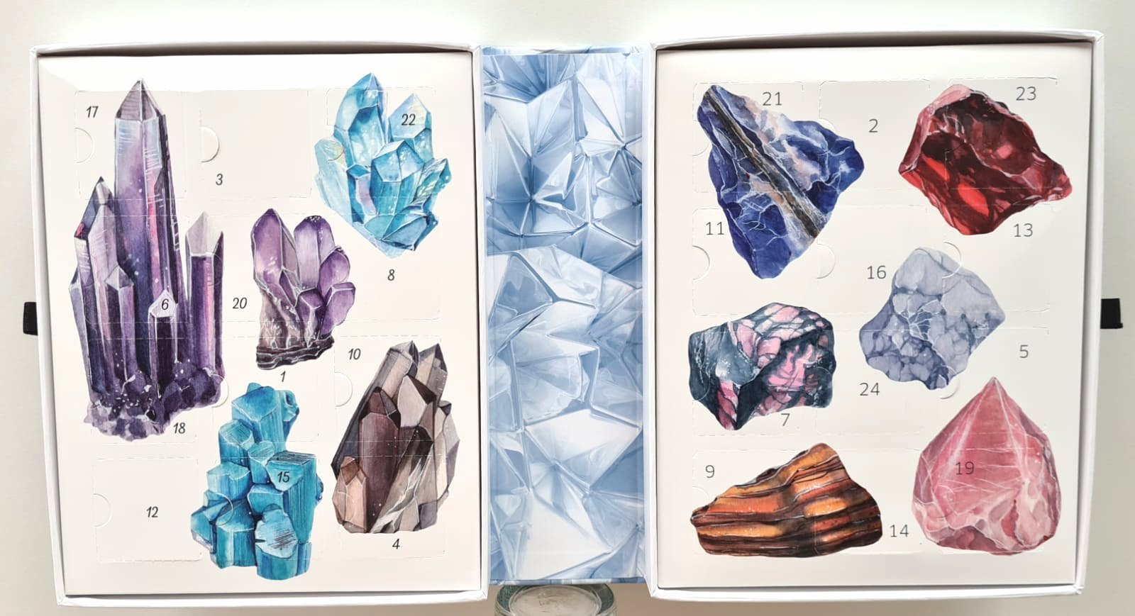 Adventsbuch der Kristalle mit 24 Türchen - Rohsteine & Trommelsteine mit Sammelspaß Heft