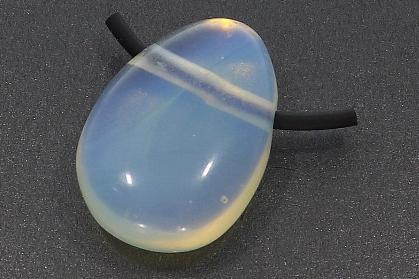 Opal glas Trommelstein Tropfen Anhänger 30x20mm inkl. Lederband TS170