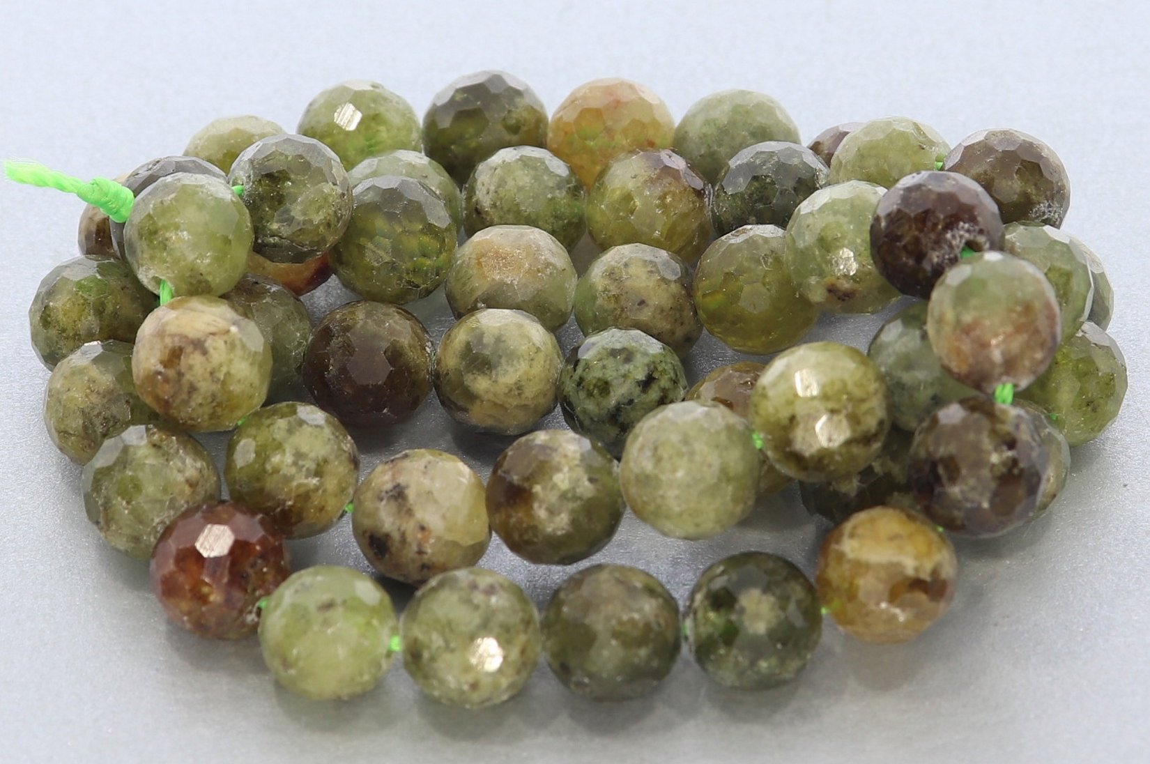 8S233 - Granat grün Grossular facettiert 8mm Strang Mineralien Edelstein