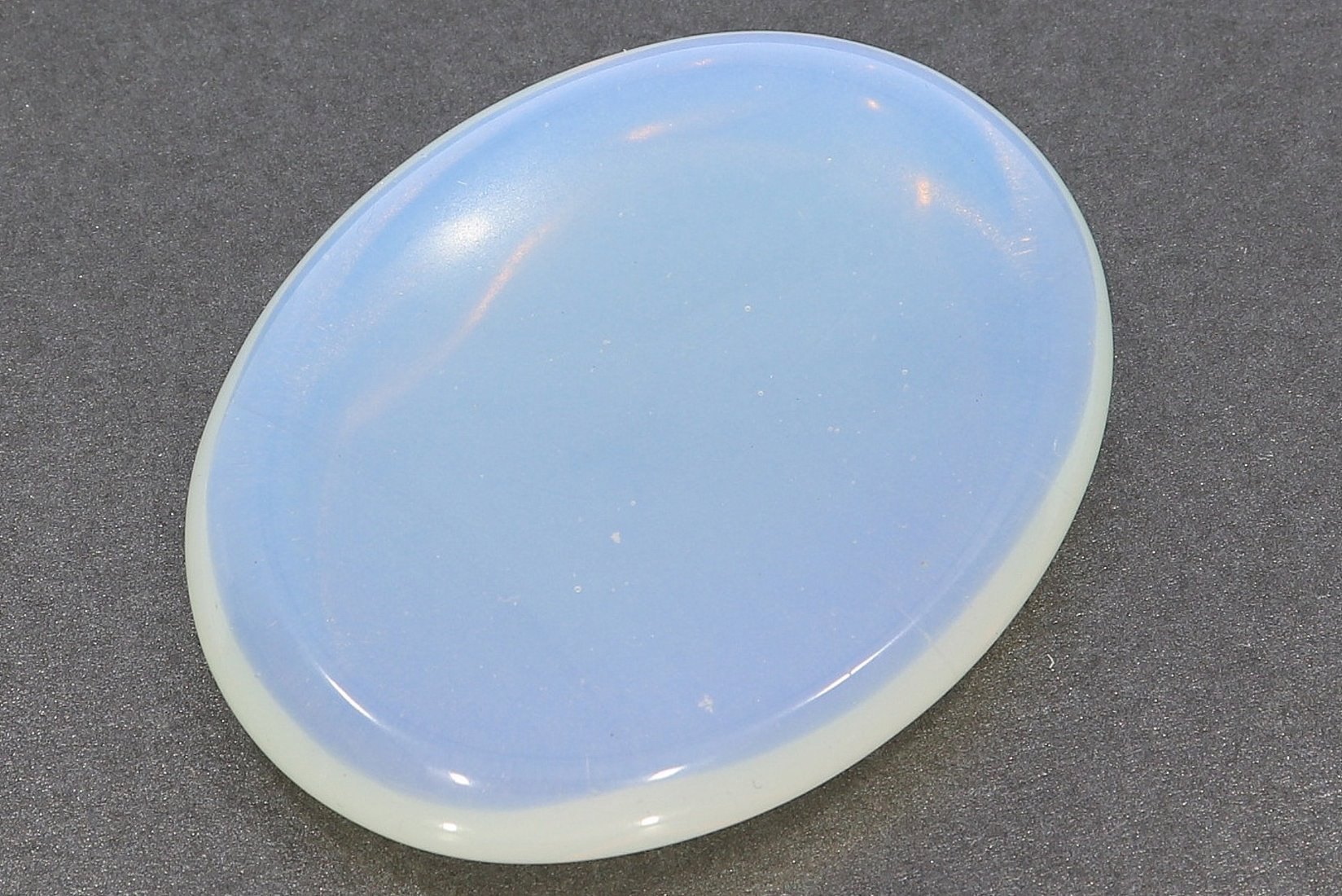 Opal glas oval - Daumenstein Augenstein Handschmeichler 45x35mm - DS103